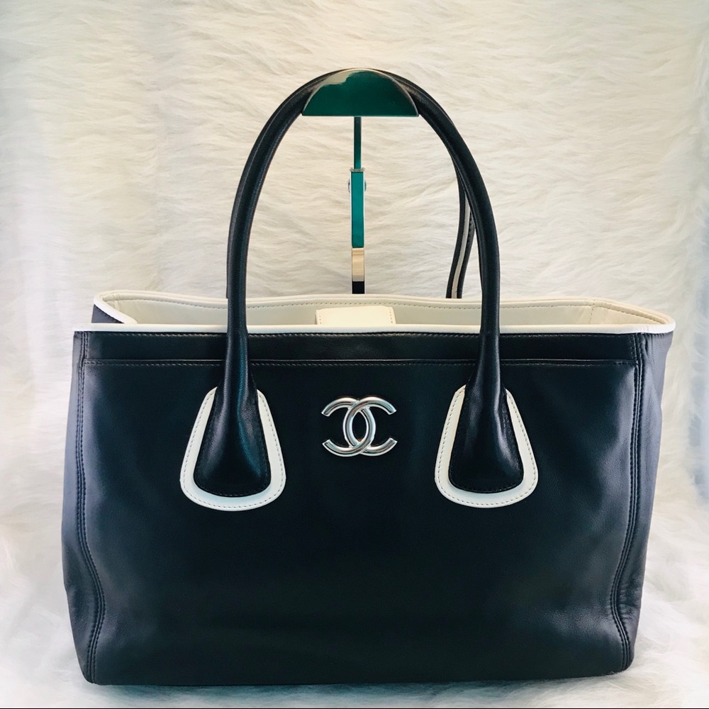CHANEL Ultra Soft Executive Cerf Tote Black
